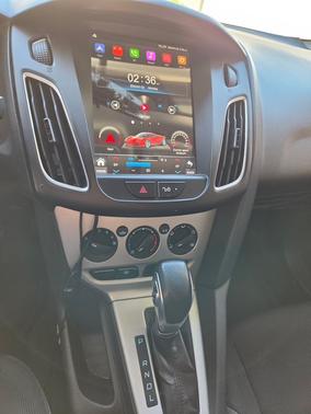 White 2014 Ford Focus SE