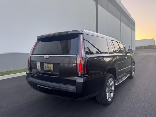 2016 Cadillac Escalade ESV Luxury