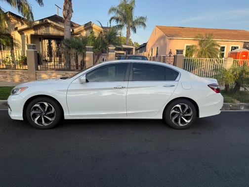 White 2017 Honda Accord EX w/Honda Sensing