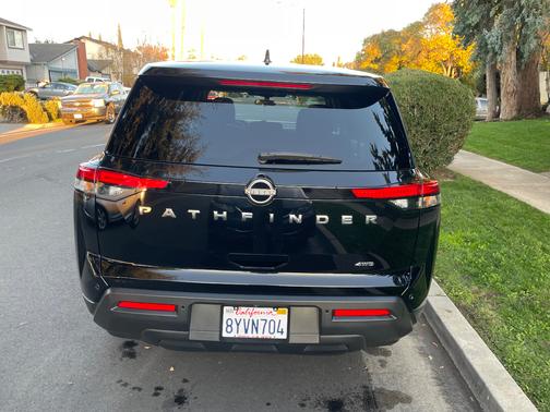 2022 Nissan Pathfinder S