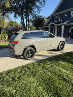 Gray 2020 Jeep Grand Cherokee Altitude