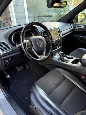Gray 2020 Jeep Grand Cherokee Altitude
