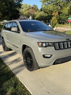 Gray 2020 Jeep Grand Cherokee Altitude