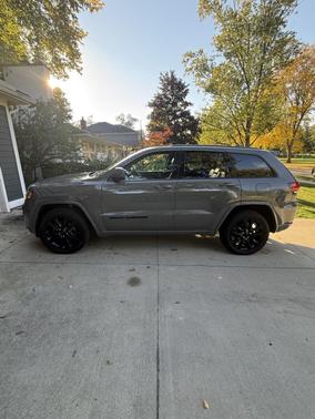 Gray 2020 Jeep Grand Cherokee Altitude