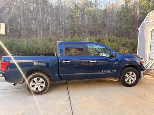 2019 Nissan Titan SV