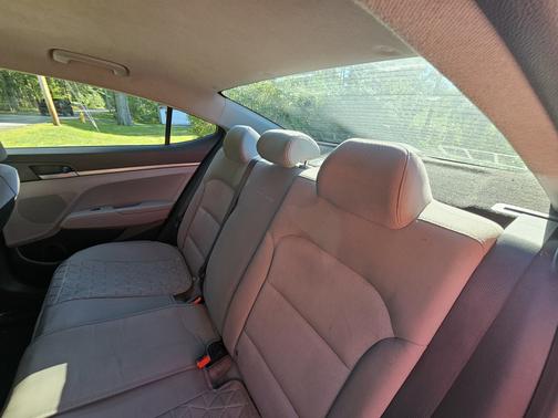 Silver 2017 Hyundai ELANTRA SE