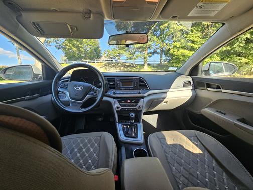 Silver 2017 Hyundai ELANTRA SE