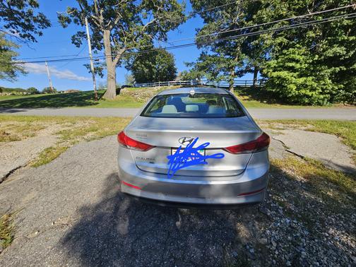 Silver 2017 Hyundai ELANTRA SE