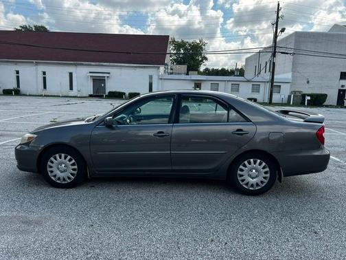Gray 2002 Toyota Camry SE