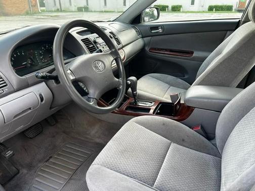 Gray 2002 Toyota Camry SE