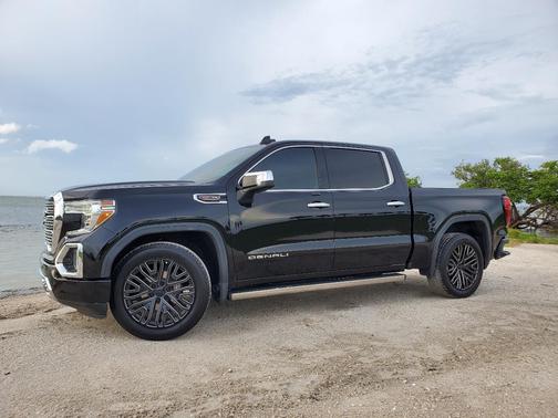 Black 2019 GMC Sierra 1500 Denali