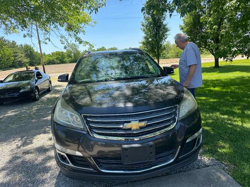 Gray 2015 Chevrolet Traverse 1LT