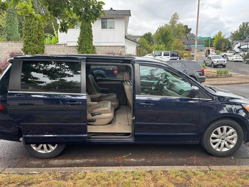 2012 Volkswagen Routan SE