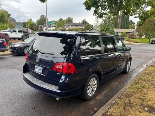 2012 Volkswagen Routan SE