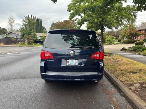 2012 Volkswagen Routan SE