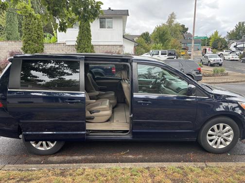 2012 Volkswagen Routan SE
