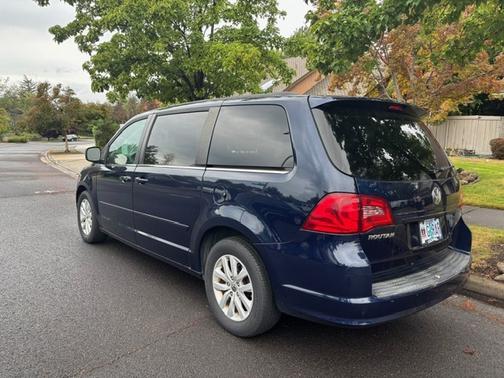 2012 Volkswagen Routan SE