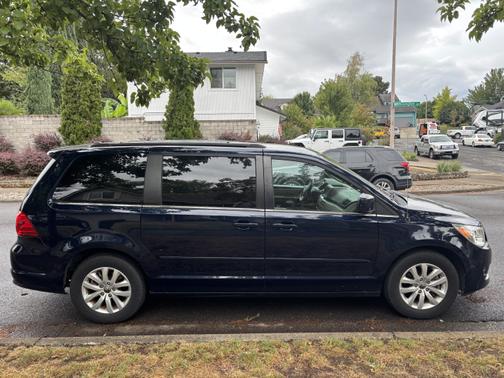 2012 Volkswagen Routan SE