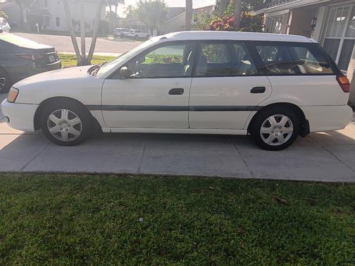 White 2000 Subaru Legacy Brighton