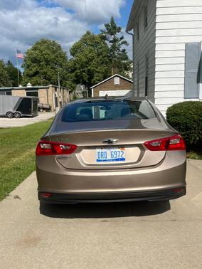 Gold 2018 Chevrolet Malibu LT