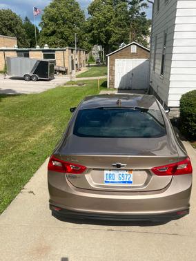 Gold 2018 Chevrolet Malibu LT