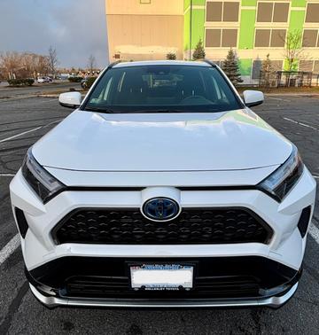 2024 Toyota RAV4 Prime SE