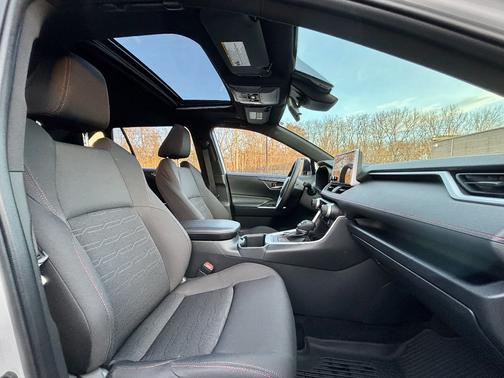 2024 Toyota RAV4 Prime SE