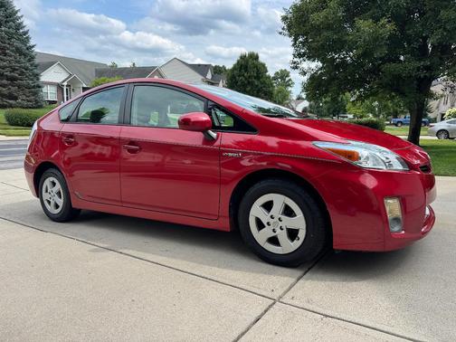 Red 2010 Toyota Prius IV