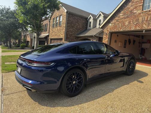 2022 Porsche Panamera 4 Platinum Edition