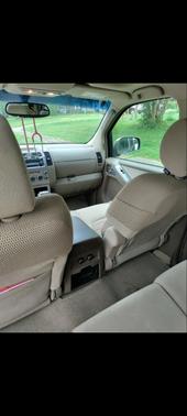 Beige 2005 Nissan Pathfinder SE