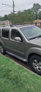 Beige 2005 Nissan Pathfinder SE
