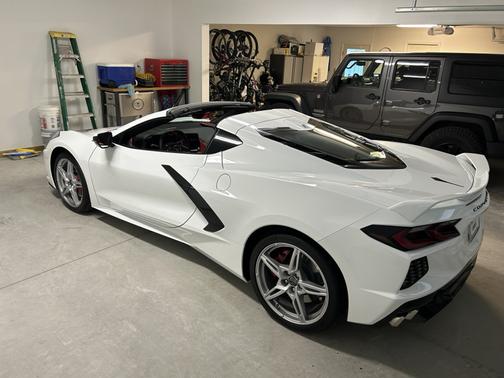 White 2024 Chevrolet Corvette Stingray w/2LT