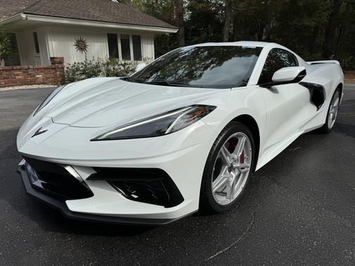 White 2024 Chevrolet Corvette Stingray w/2LT