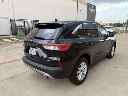 Black 2021 Ford Escape SE