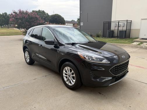 Black 2021 Ford Escape SE