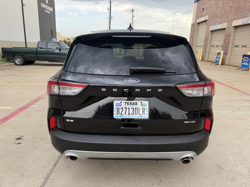 Black 2021 Ford Escape SE