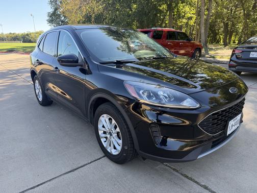 Black 2021 Ford Escape SE