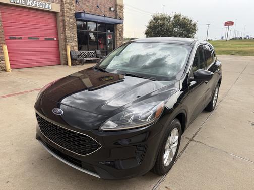 Black 2021 Ford Escape SE