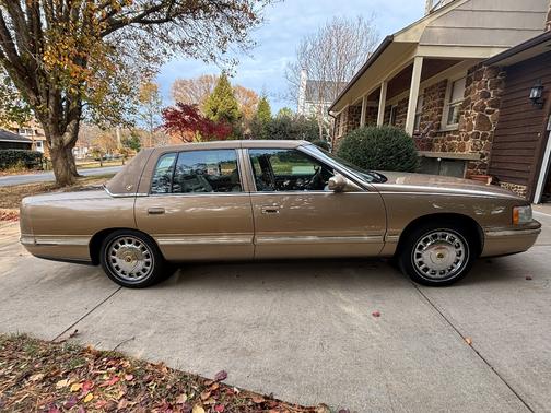 1999 Cadillac DeVille Base