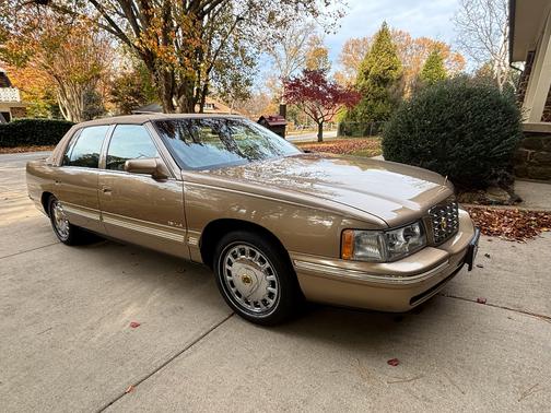 1999 Cadillac DeVille Base