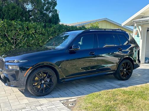 Black 2024 BMW X7 xDrive40i