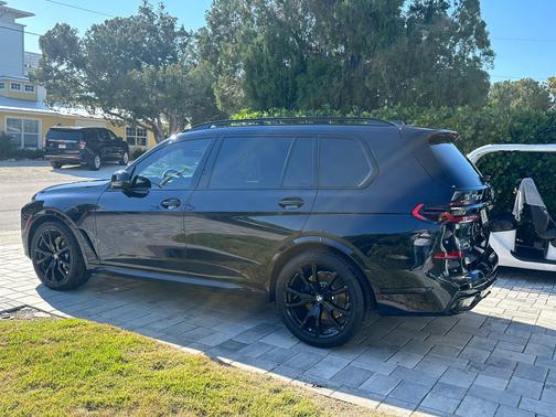 Black 2024 BMW X7 xDrive40i