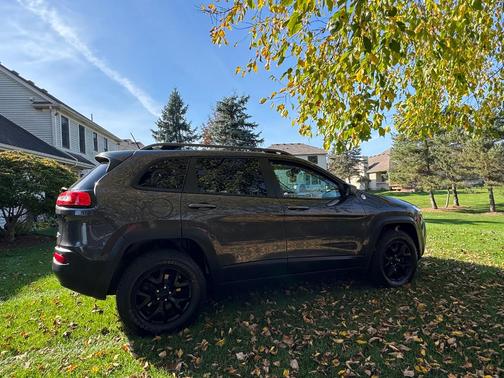 Gray 2014 Jeep Cherokee Trailhawk