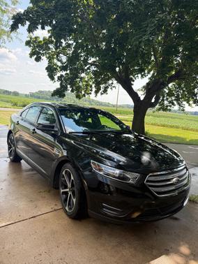 Black 2014 Ford Taurus SEL