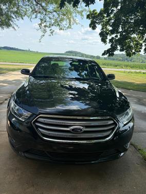 Black 2014 Ford Taurus SEL