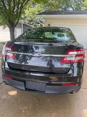 Black 2014 Ford Taurus SEL
