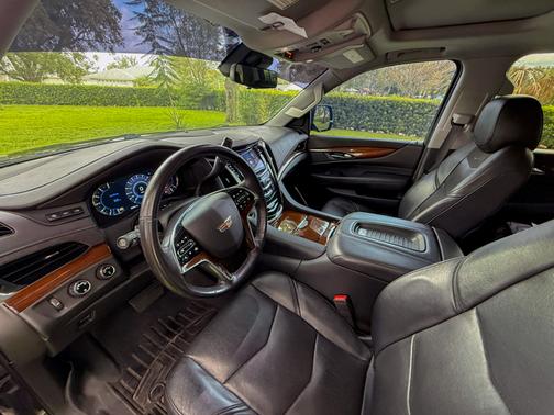 2020 Cadillac Escalade ESV Premium Luxury