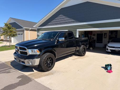 Black 2013 RAM 1500 Laramie
