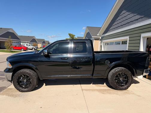 Black 2013 RAM 1500 Laramie