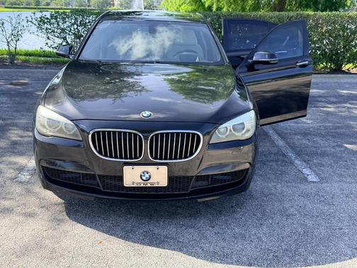 Black 2013 BMW 740 i